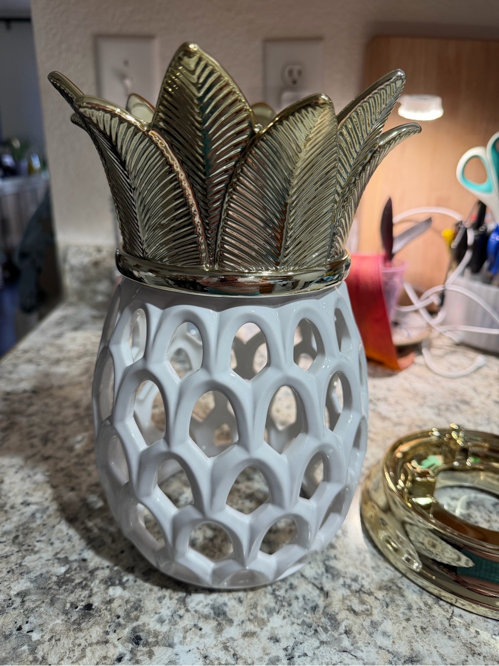 RARE Bath & Body Works Luminary White Ceramic Pineapple with Gold Top 2017